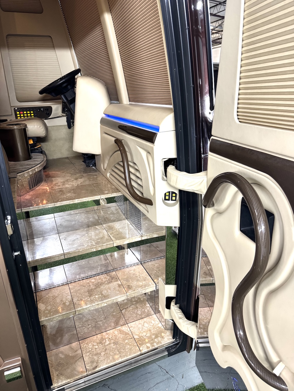 2009 Prevost Marathon H3-45 For Sale
