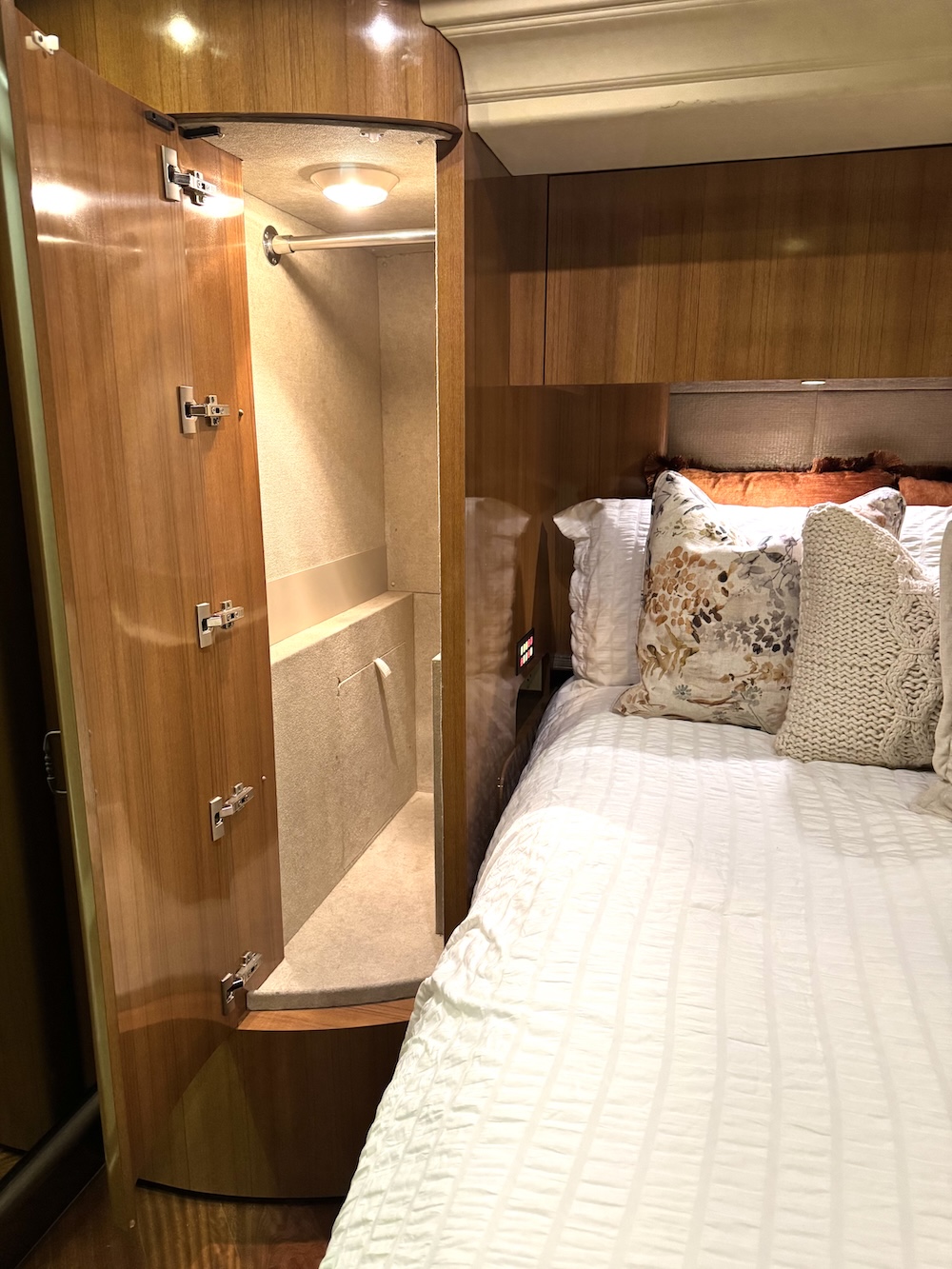 2009 Prevost Marathon H3-45 For Sale