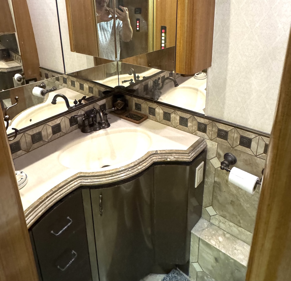 2009 Prevost Marathon H3-45 For Sale