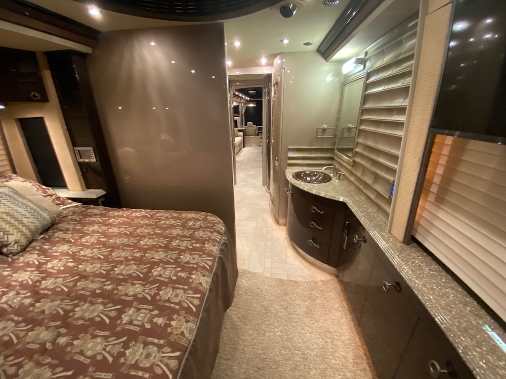 2009 Prevost Counry Coach XLII For Sale