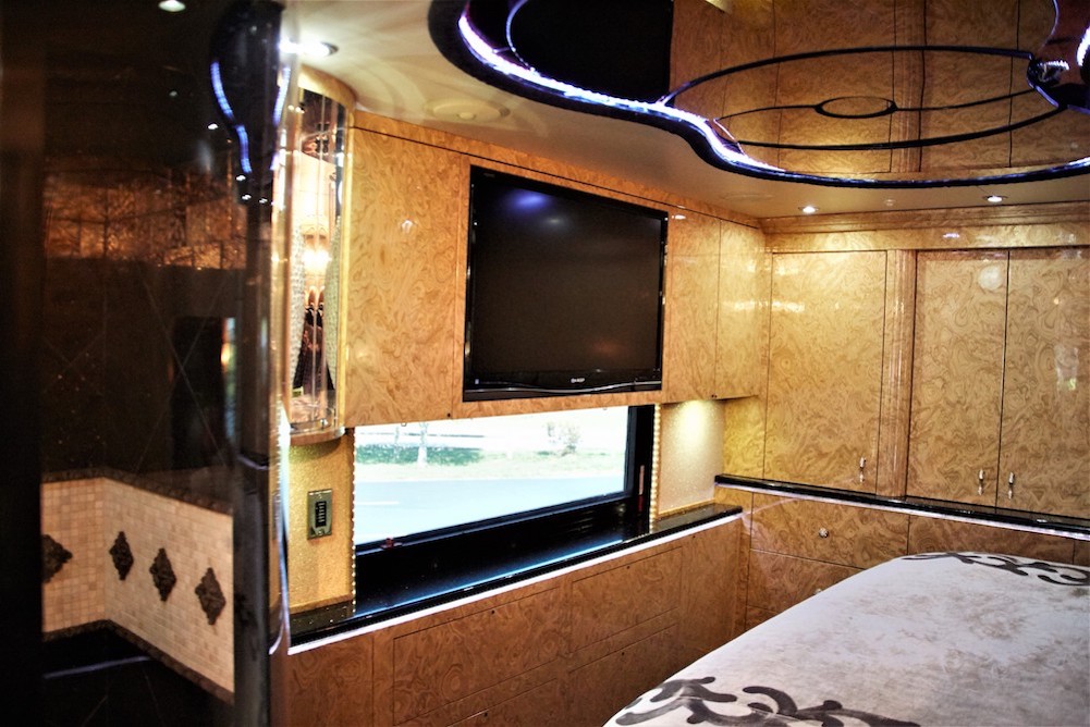 2009 Prevost Millennium H3-45 For Sale