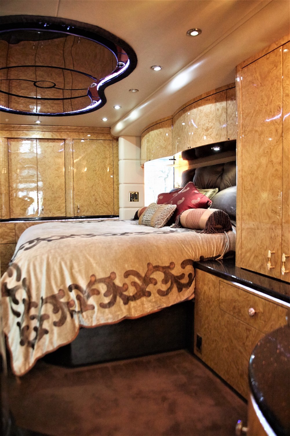 2009 Prevost Millennium H3-45 For Sale