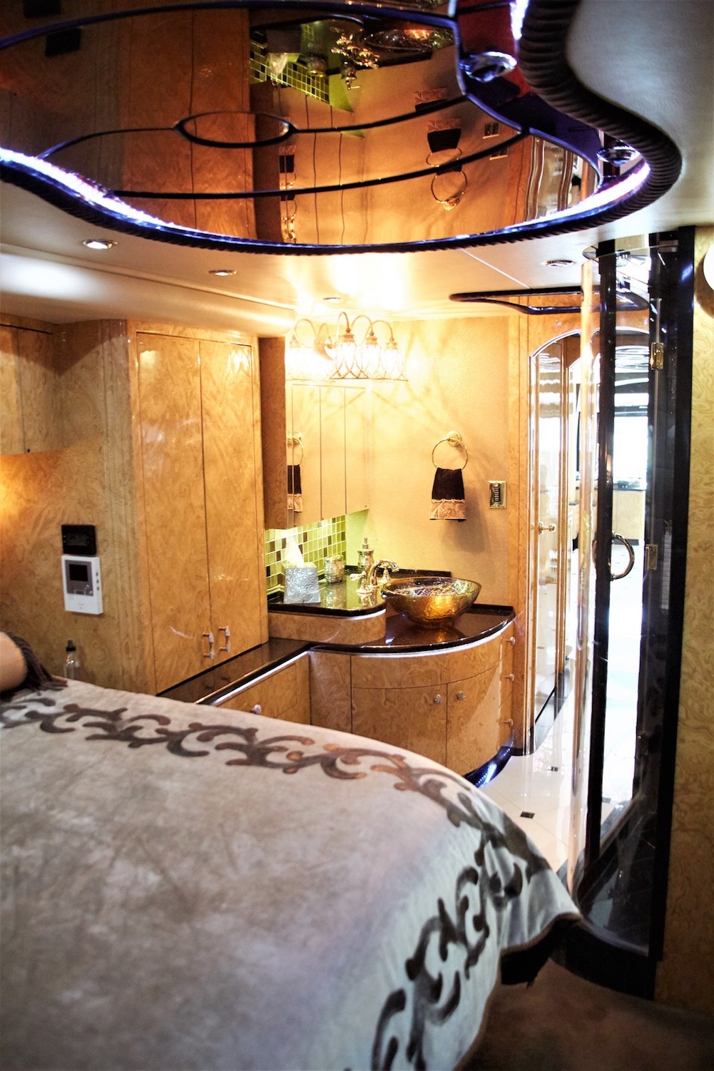 2009 Prevost Millennium H3-45 For Sale