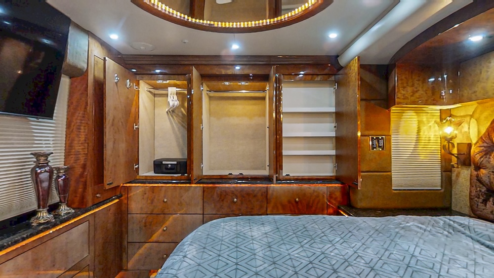 2009 Prevost Millennium  H3-45 For Sale