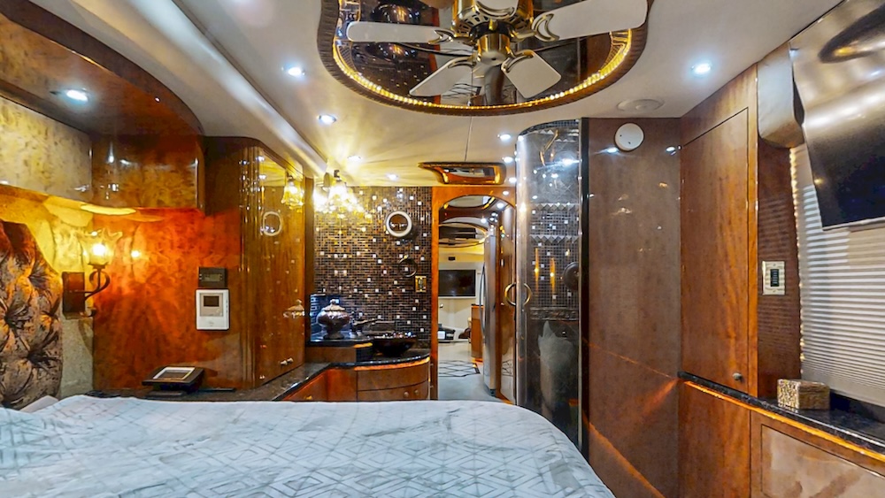 2009 Prevost Millennium  H3-45 For Sale