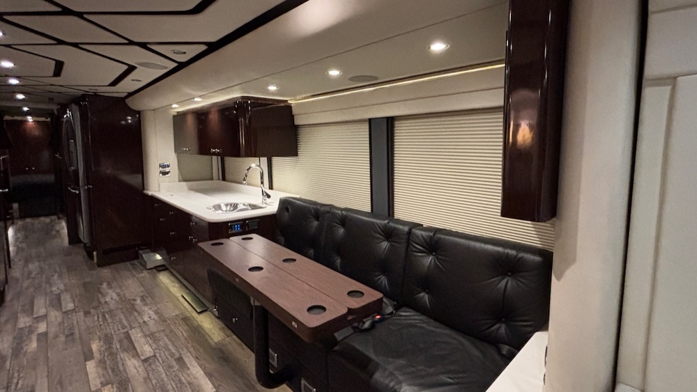 2010 Prevost Legacy H3-45 For Sale