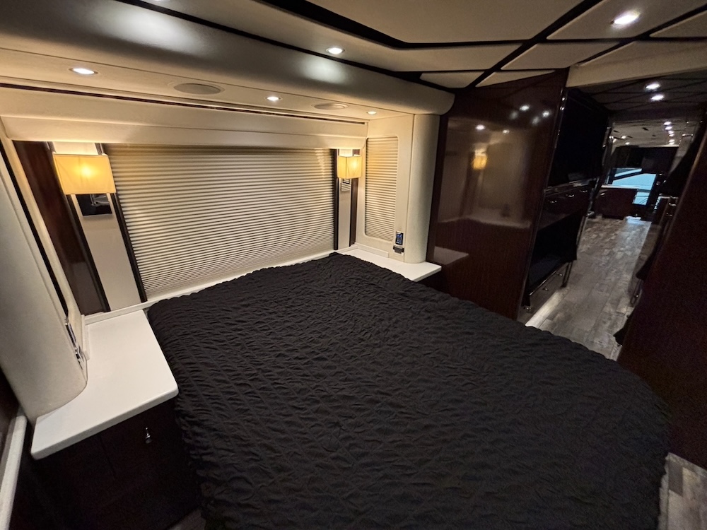 2010 Prevost Legacy H3-45 For Sale