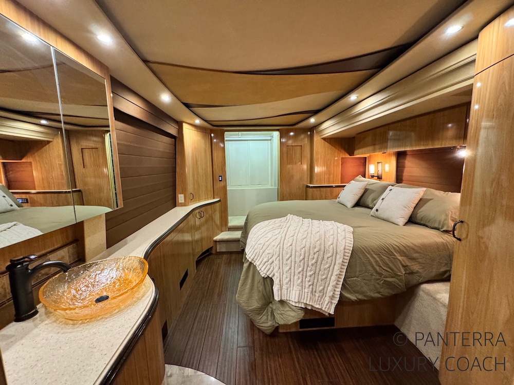 2010 Prevost Marathon XLII For Sale