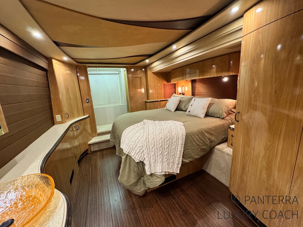 2010 Prevost Marathon XLII For Sale
