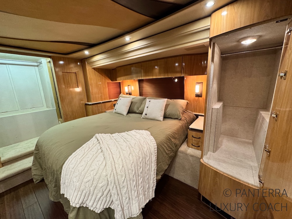 2010 Prevost Marathon XLII For Sale