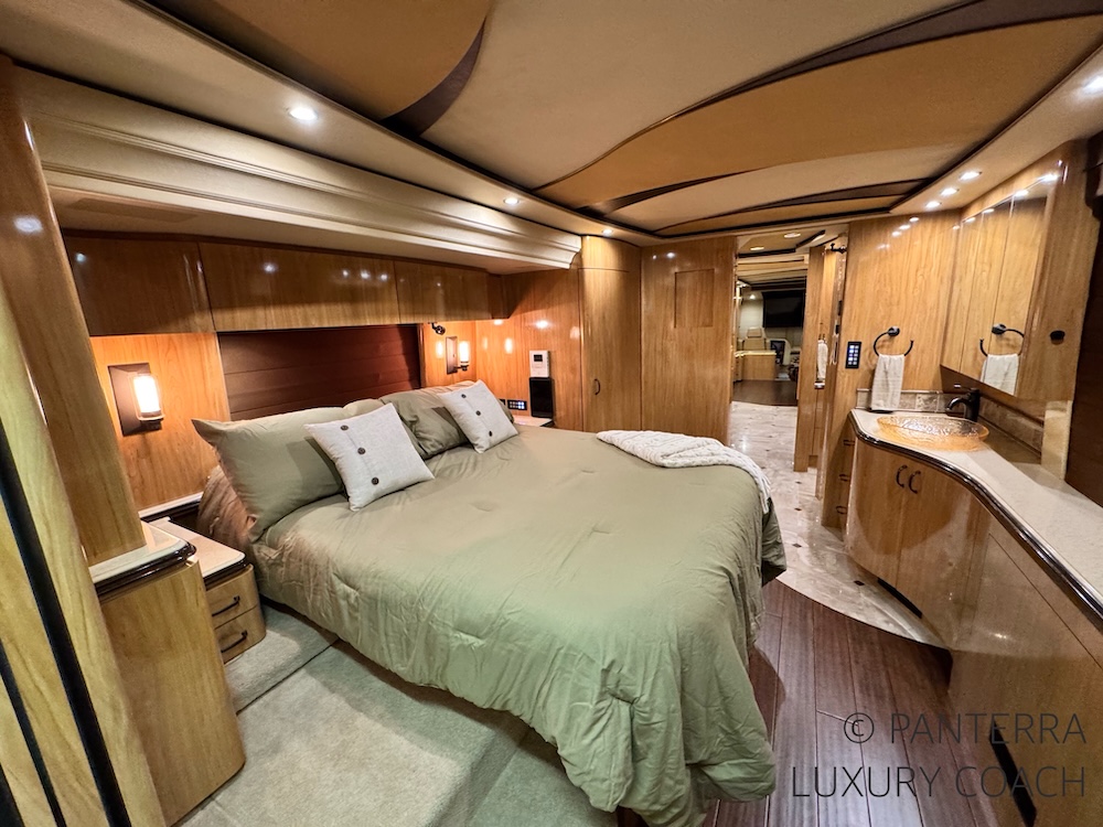 2010 Prevost Marathon XLII For Sale
