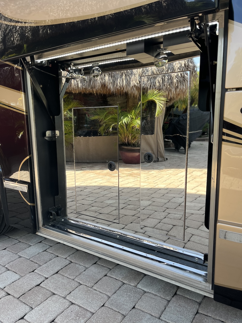 2010 Prevost Millennium  H3-45 For Sale