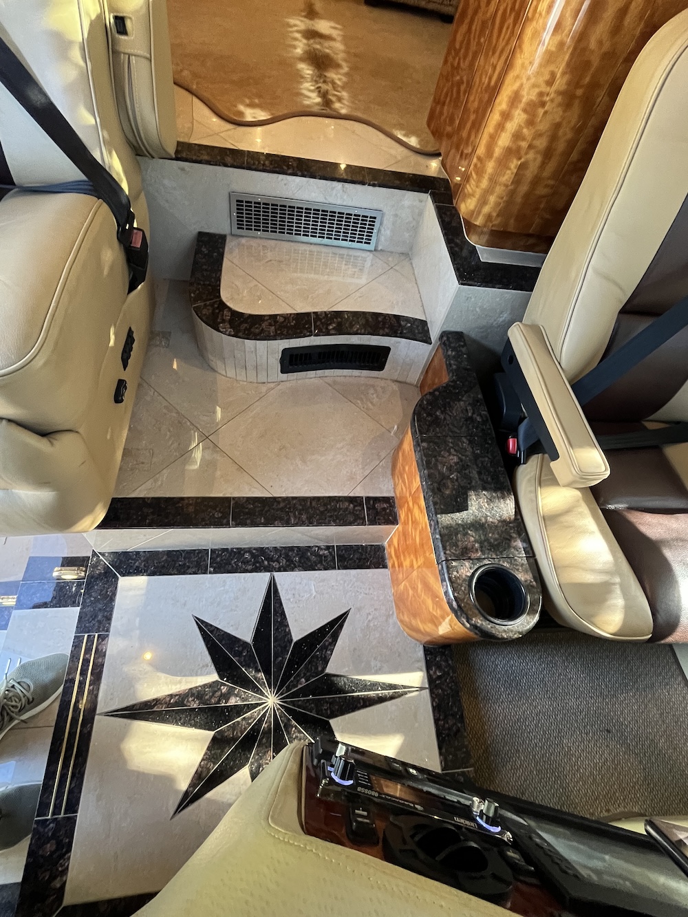 2010 Prevost Millennium H3-45 For Sale