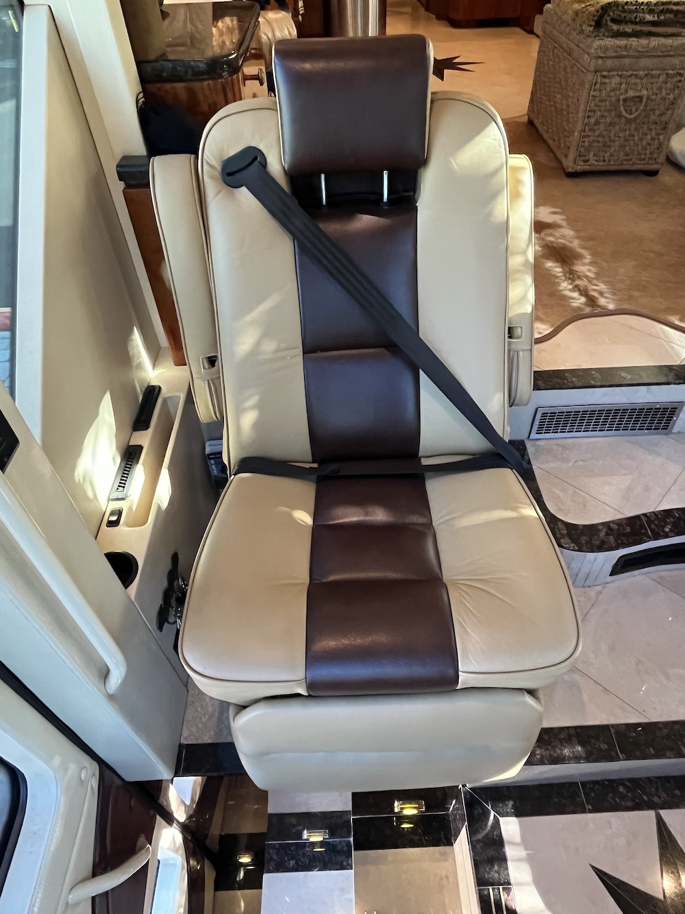 2010 Prevost Millennium H3-45 For Sale