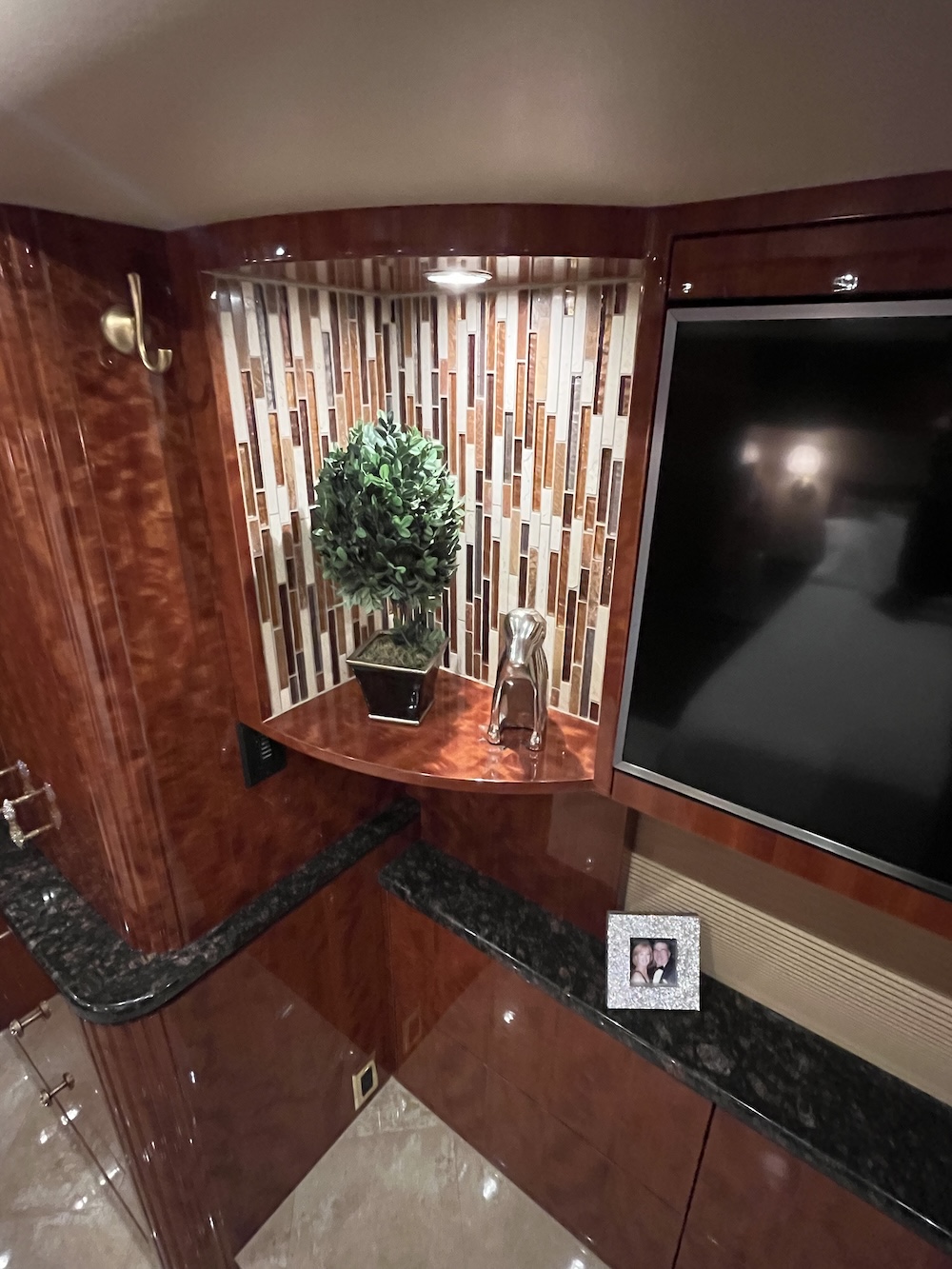 2010 Prevost Millennium H3-45 For Sale