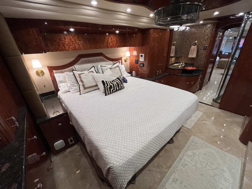 2010 Prevost Millennium H3-45 For Sale