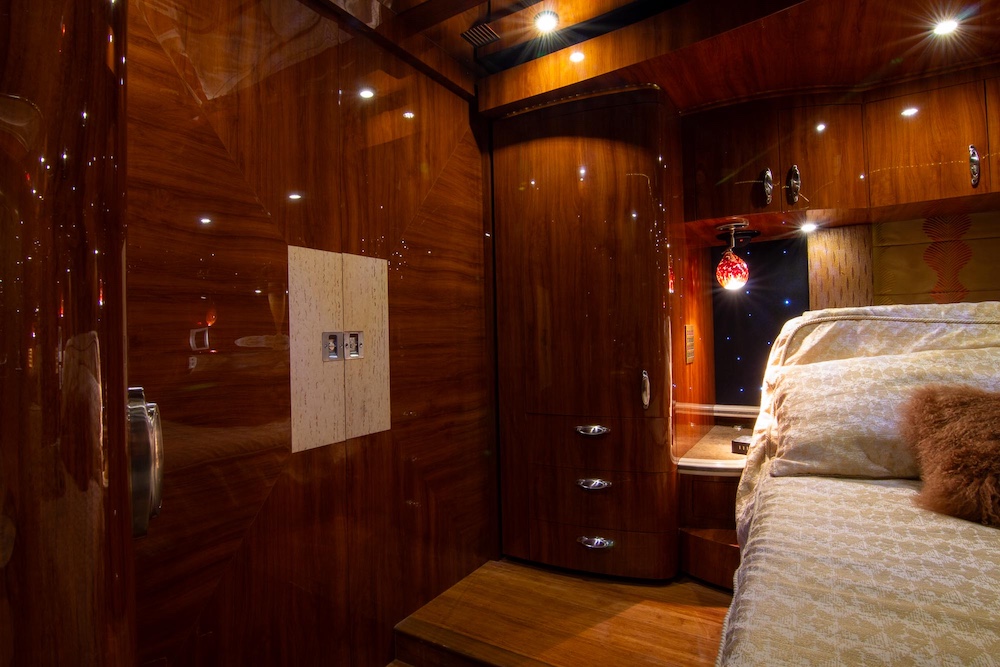 2010 Prevost Parliament XLII For Sale