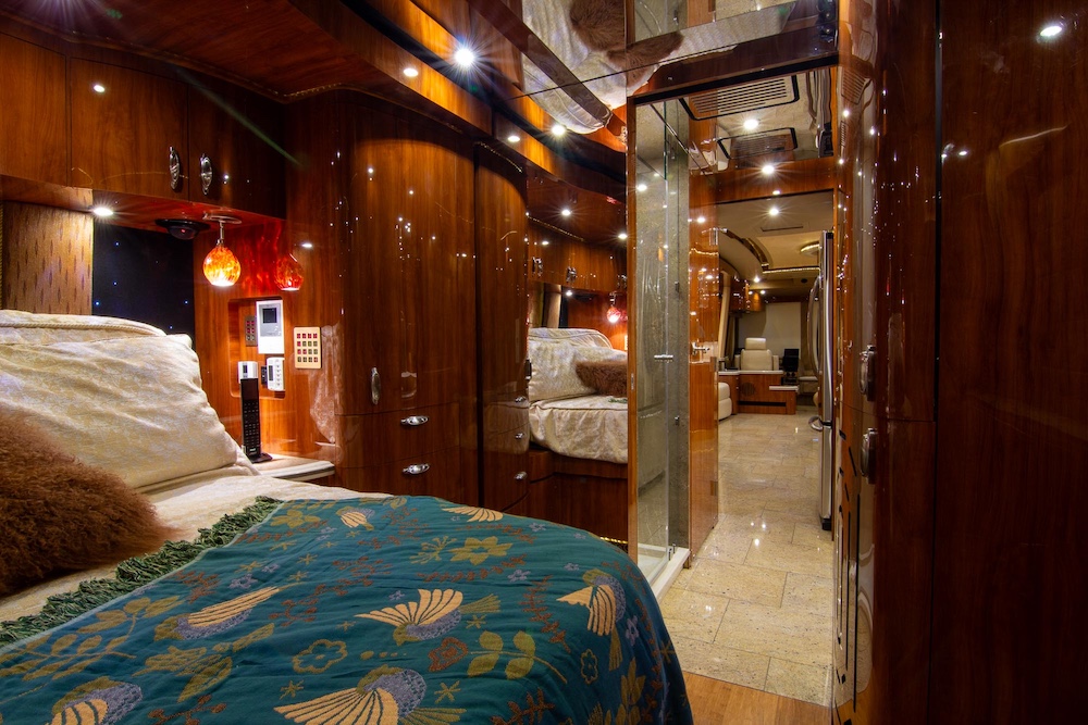 2010 Prevost Parliament XLII For Sale