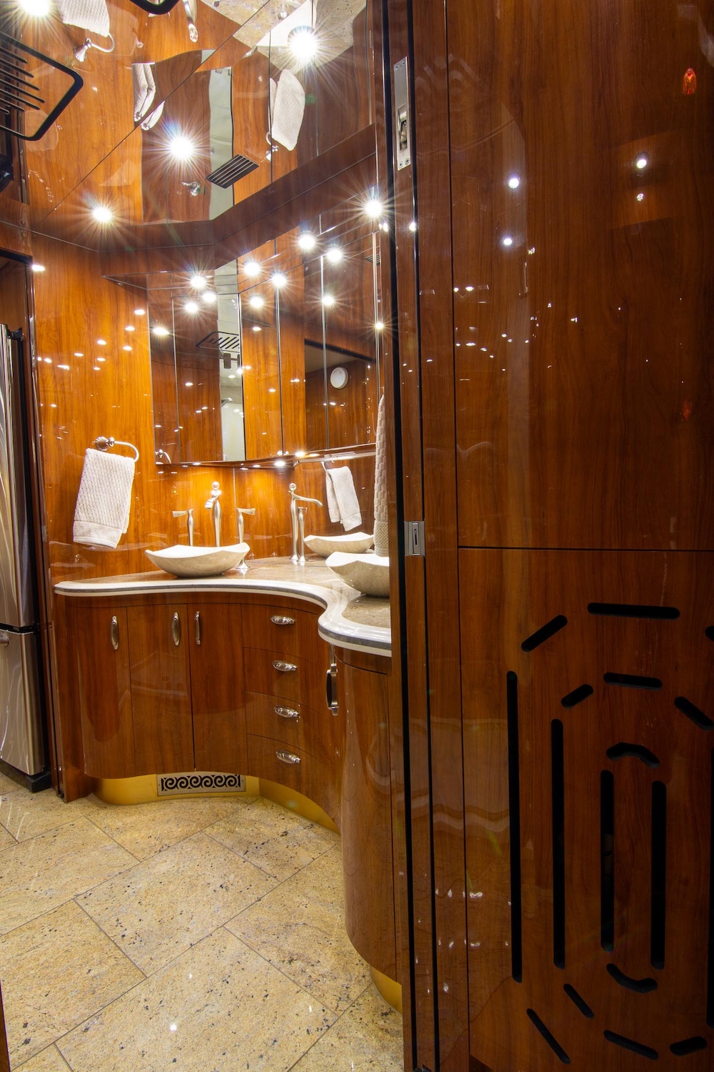 2010 Prevost Parliament XLII For Sale
