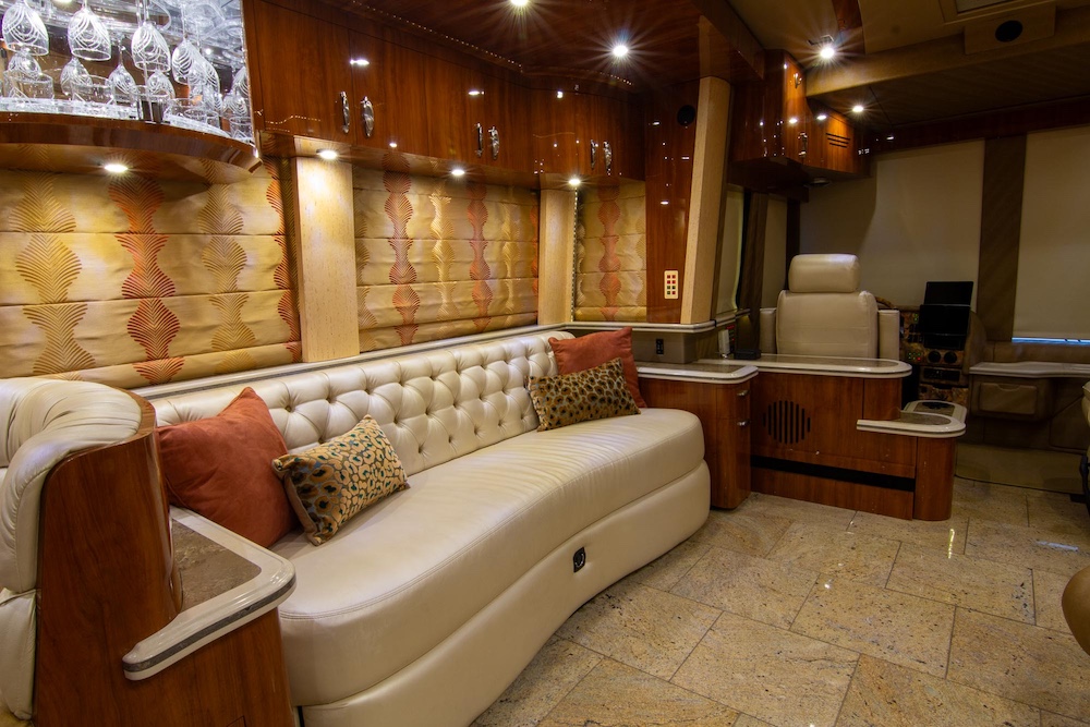 2010 Prevost Parliament XLII For Sale