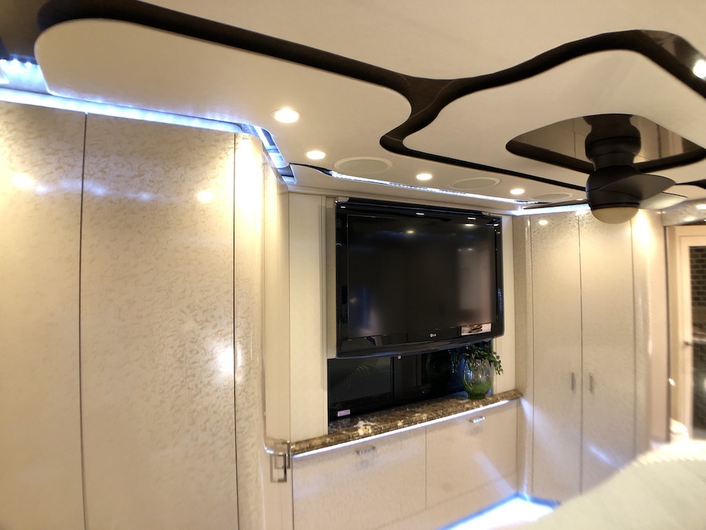 2011 Prevost Featherlite H3-45 For Sale