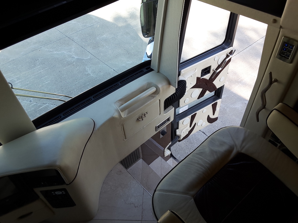 2011 Prevost Featherlite H3-45 For Sale