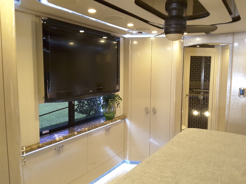 2011 Prevost Featherlite H3-45 For Sale