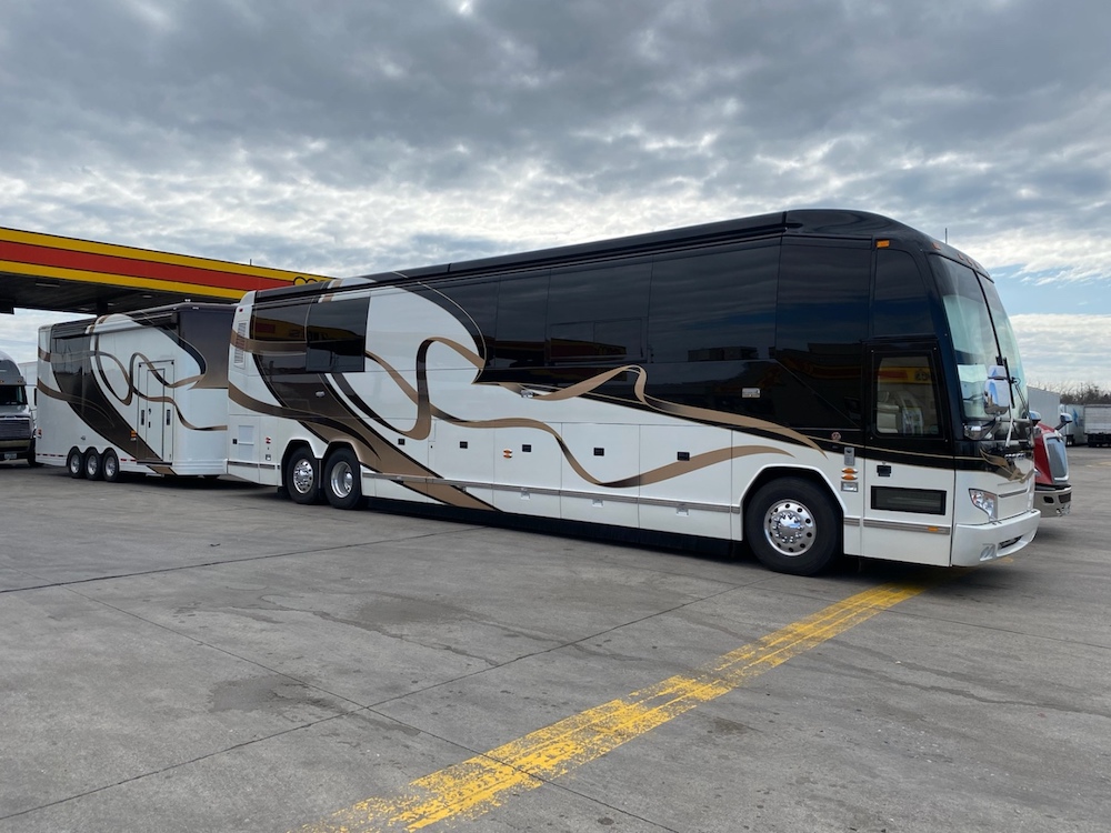 2011 Prevost Featherlite H3-45 For Sale