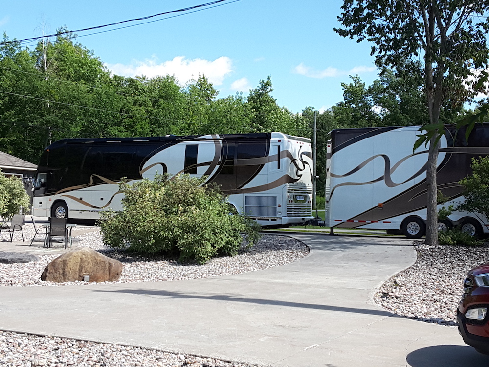 2011 Prevost Featherlite H3-45 For Sale