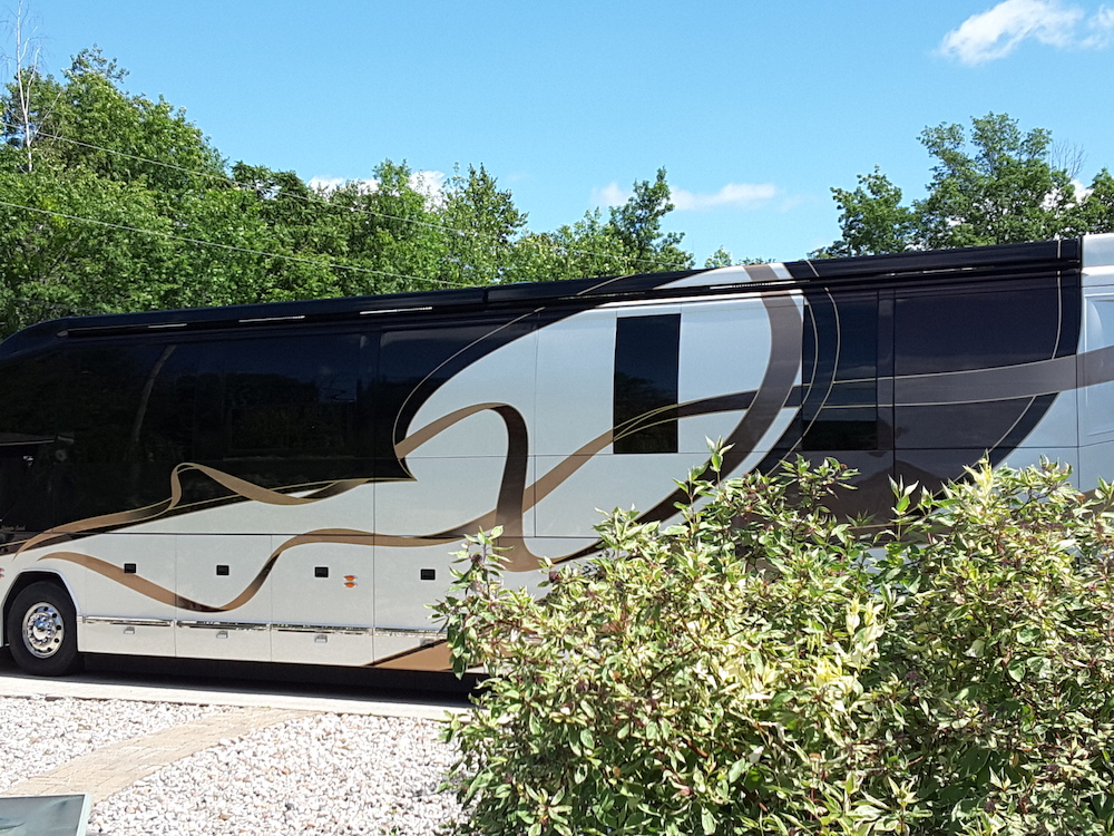 2011 Prevost Featherlite H3-45 For Sale