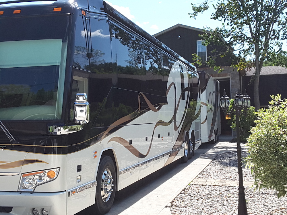 2011 Prevost Featherlite H3-45 For Sale