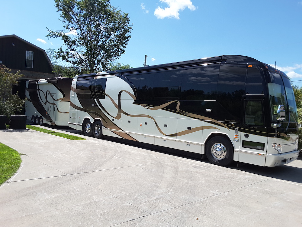 2011 Prevost Featherlite H3-45 For Sale