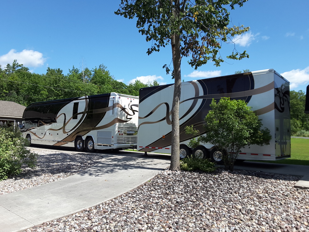 2011 Prevost Featherlite H3-45 For Sale