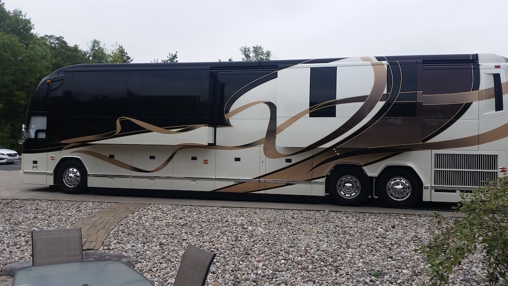 2011 Prevost Featherlite H3-45 For Sale