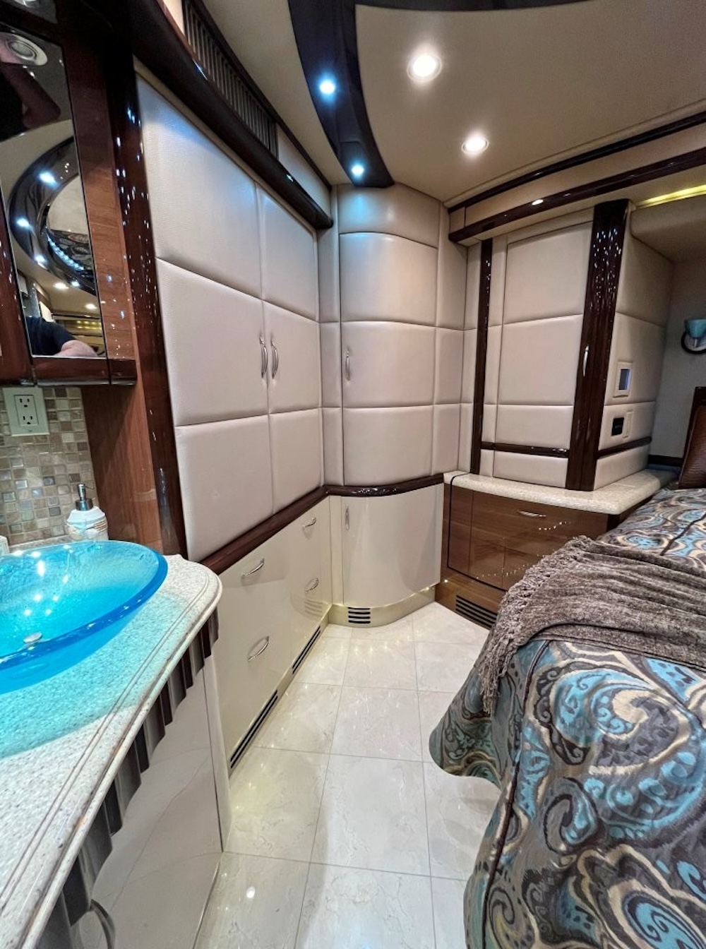 2013 Prevost Liberty H3-45 For Sale