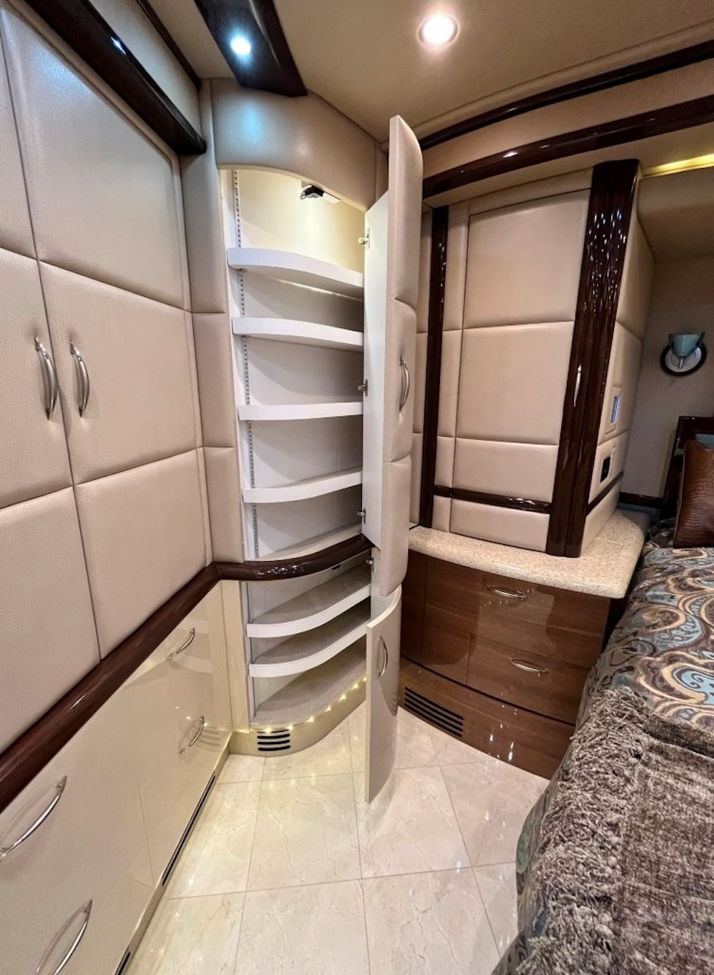 2013 Prevost Liberty H3-45 For Sale