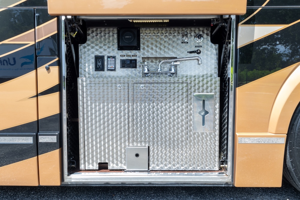 2014 Prevost Millennium H3-45 For Sale