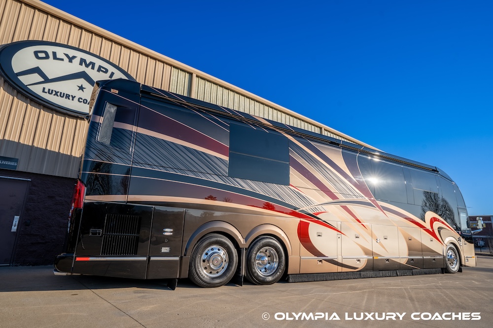 2016 Prevost Featherlite  H3-45 For Sale