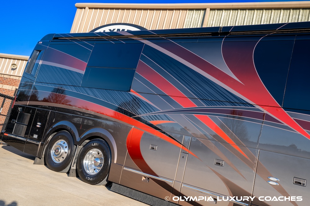 2016 Prevost Featherlite  H3-45 For Sale