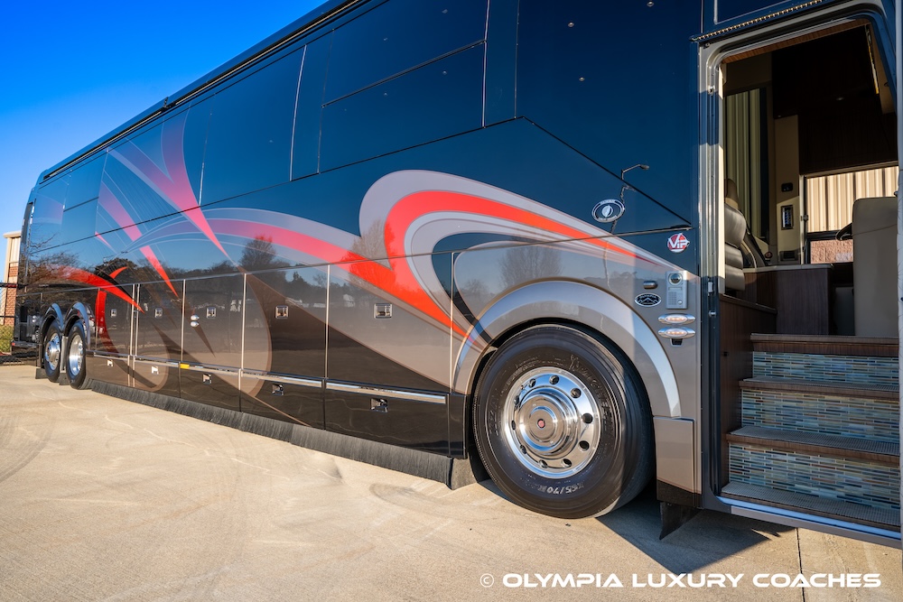 2016 Prevost Featherlite  H3-45 For Sale