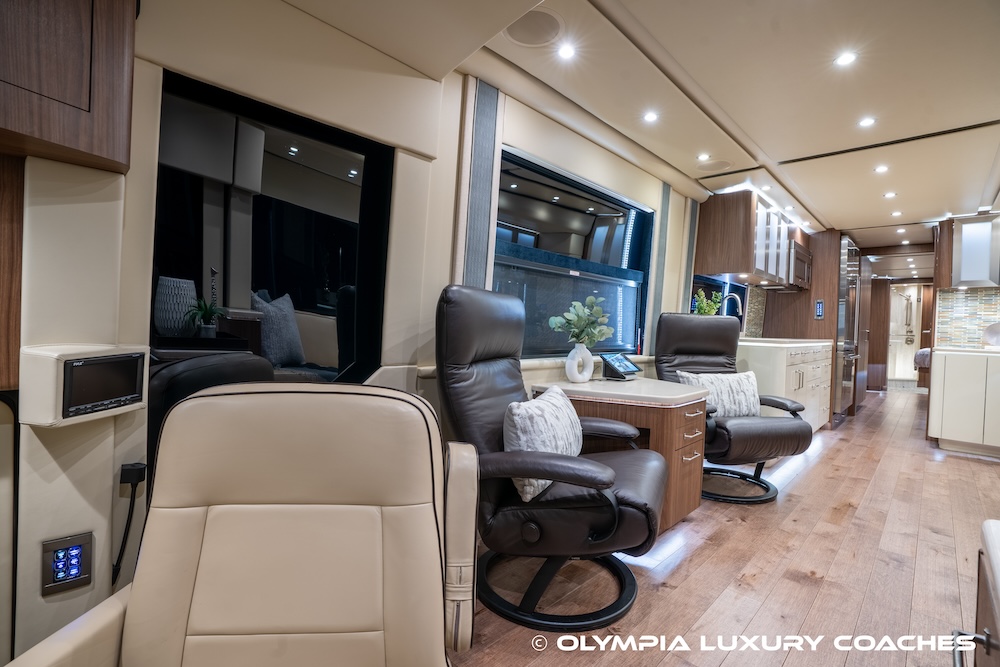 2016 Prevost Featherlite  H3-45 For Sale