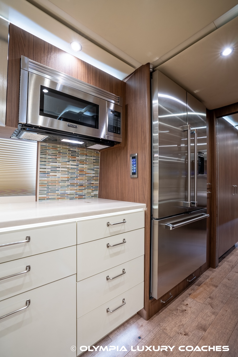 2016 Prevost Featherlite  H3-45 For Sale