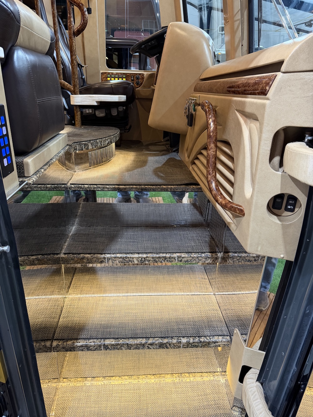 2016 Prevost Marathon H3-45 For Sale