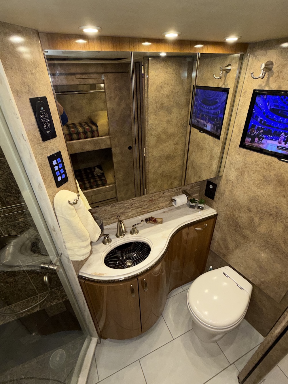 2016 Prevost Marathon H3-45 For Sale
