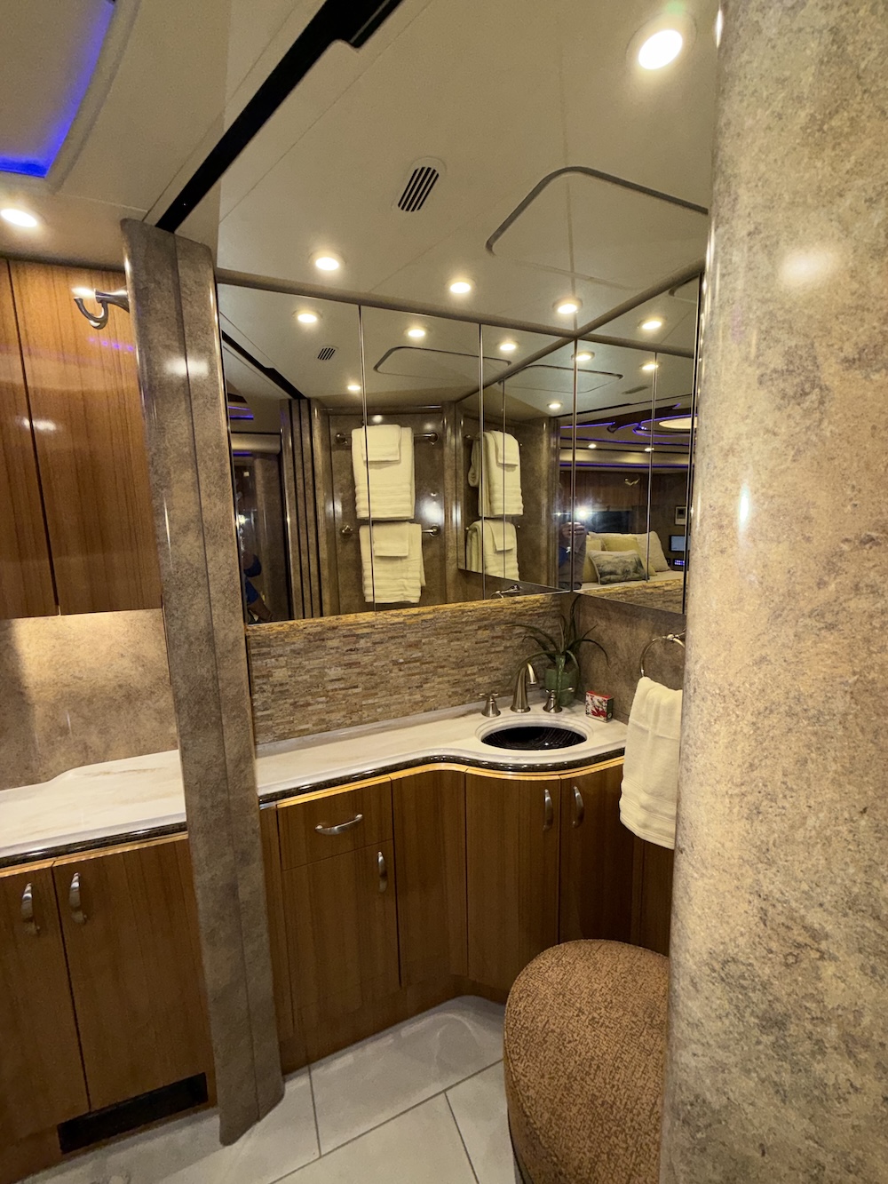 2016 Prevost Marathon H3-45 For Sale