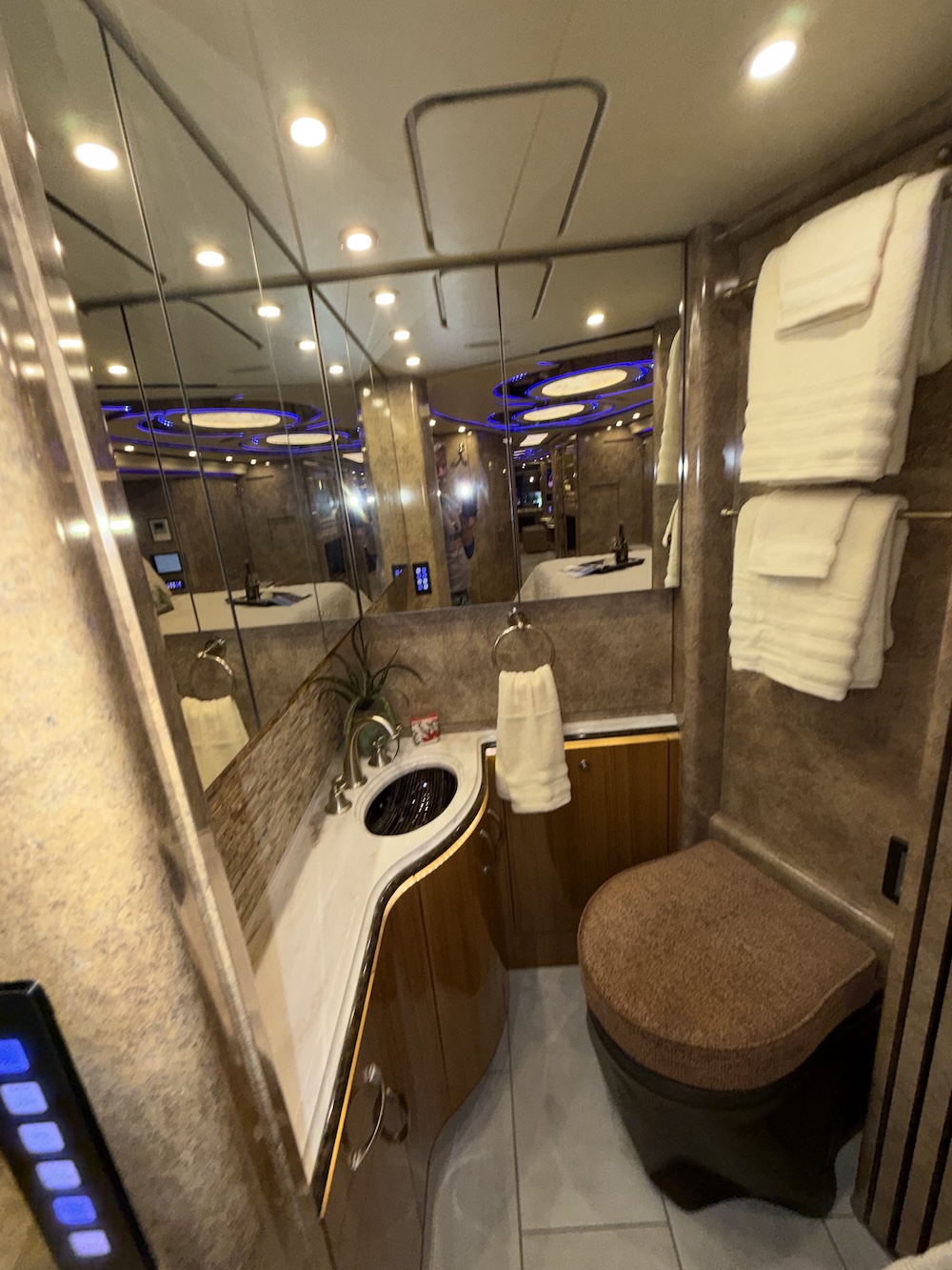 2016 Prevost Marathon H3-45 For Sale