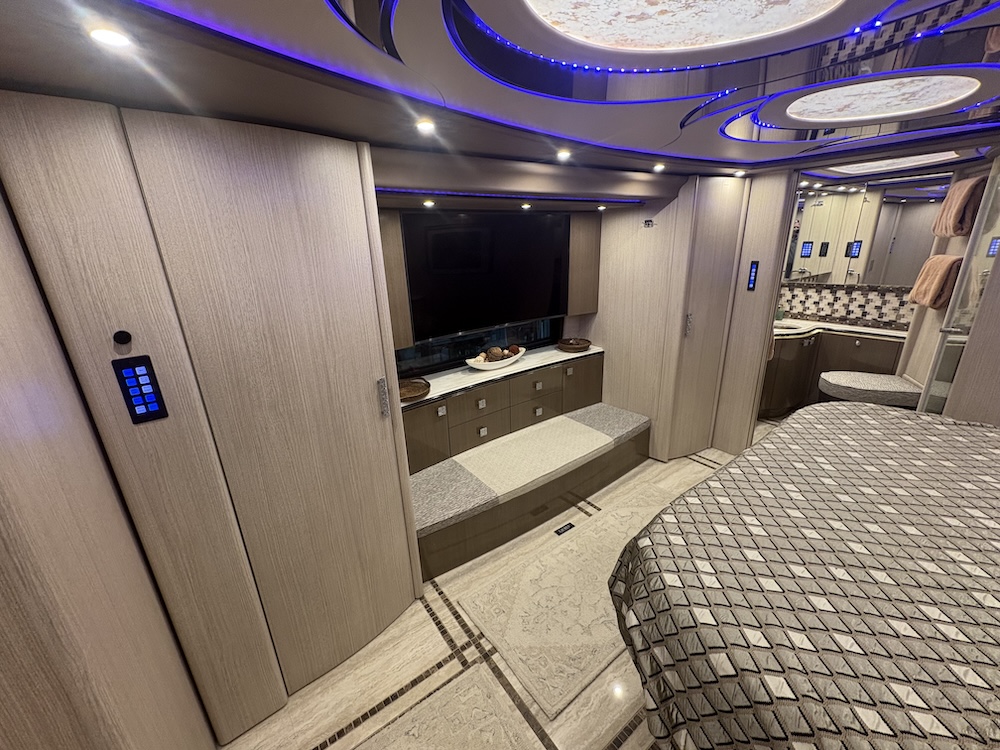 2017 Prevost Marathon H3-45 For Sale
