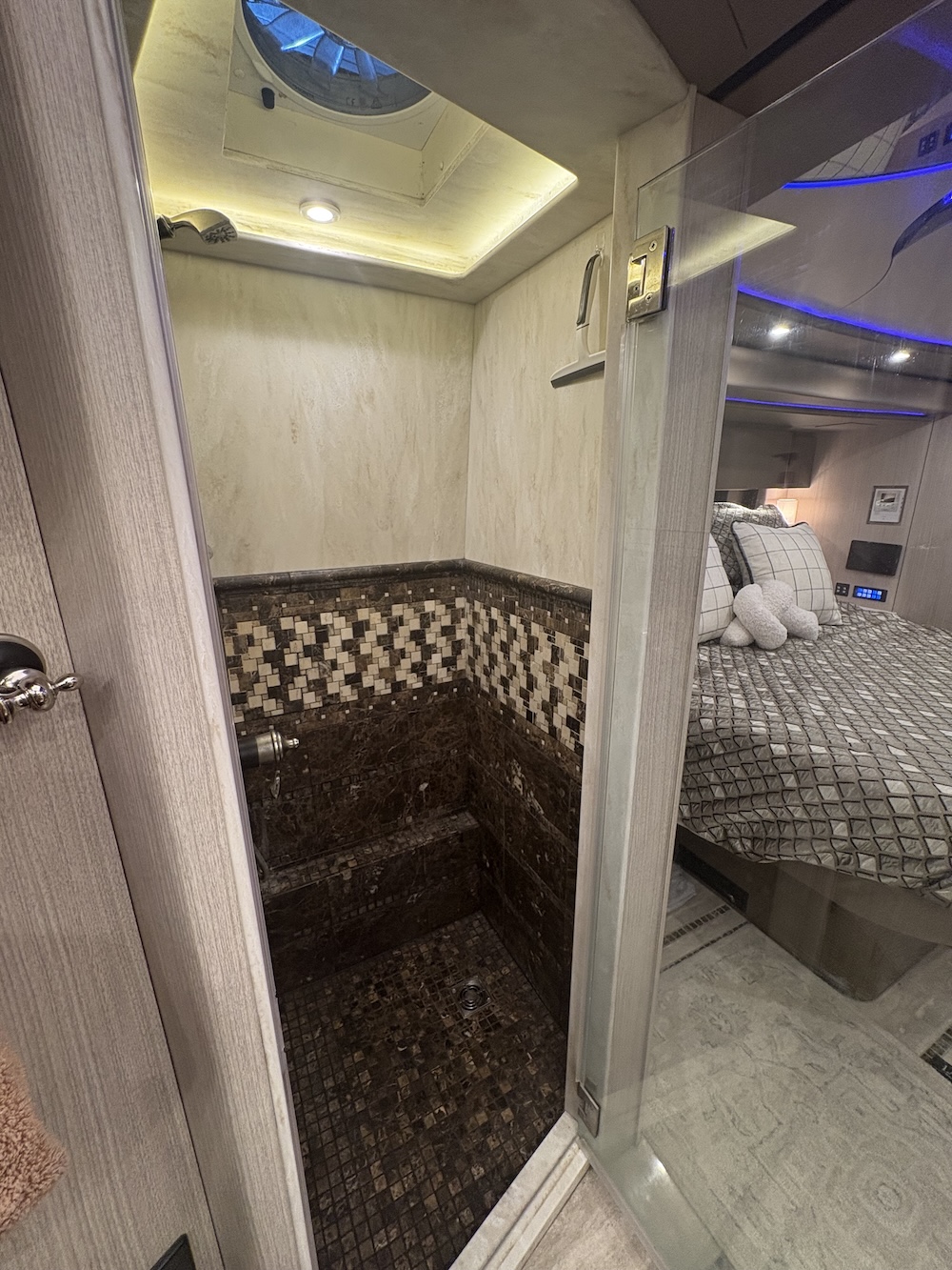 2017 Prevost Marathon H3-45 For Sale