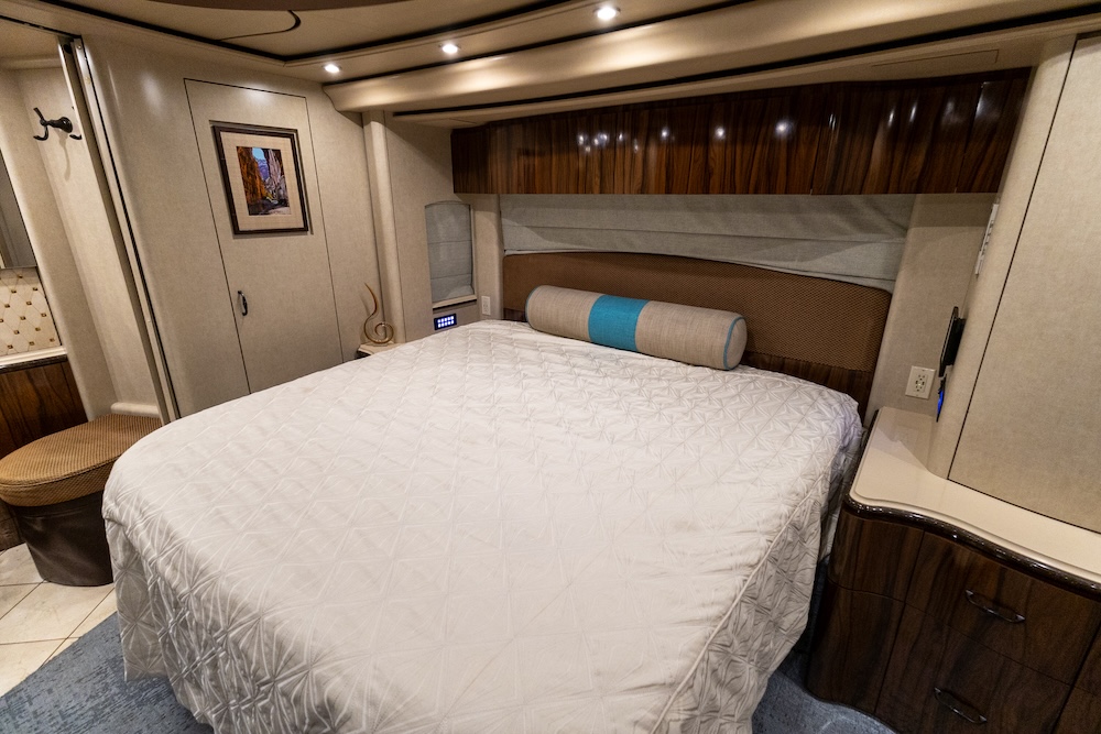 2017 Prevost Marathon H3-45 For Sale