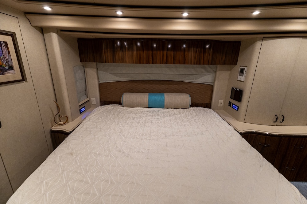 2017 Prevost Marathon H3-45 For Sale